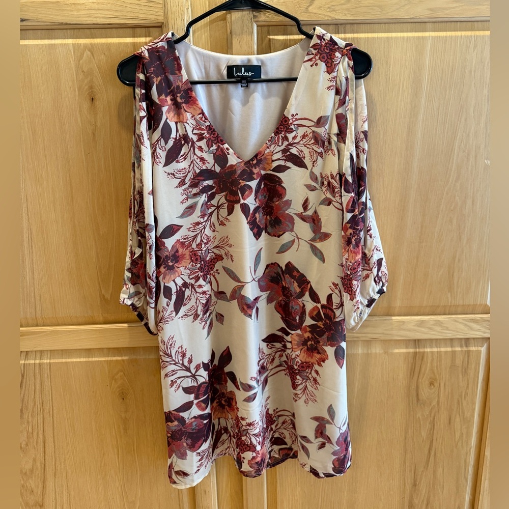 Lulus blush Floral “cold shoulder” shift dress